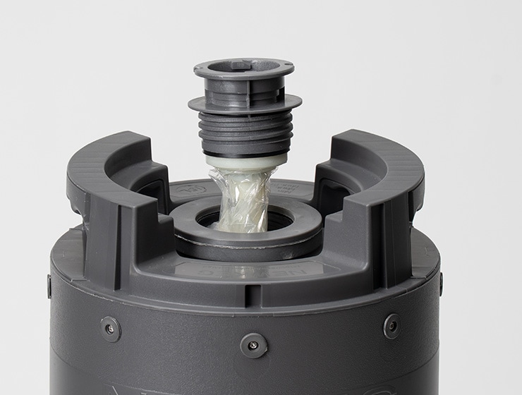 Close-up of the keg head assembly with inner bag